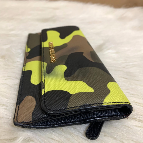 MICHAEL KORS Green/Black/Acid Yellow Camouflage CAMO Envelope Snap Wallet - Picture 7 of 16